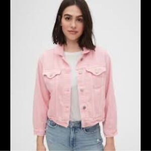 GAP Crop Icon Denim Jacket!